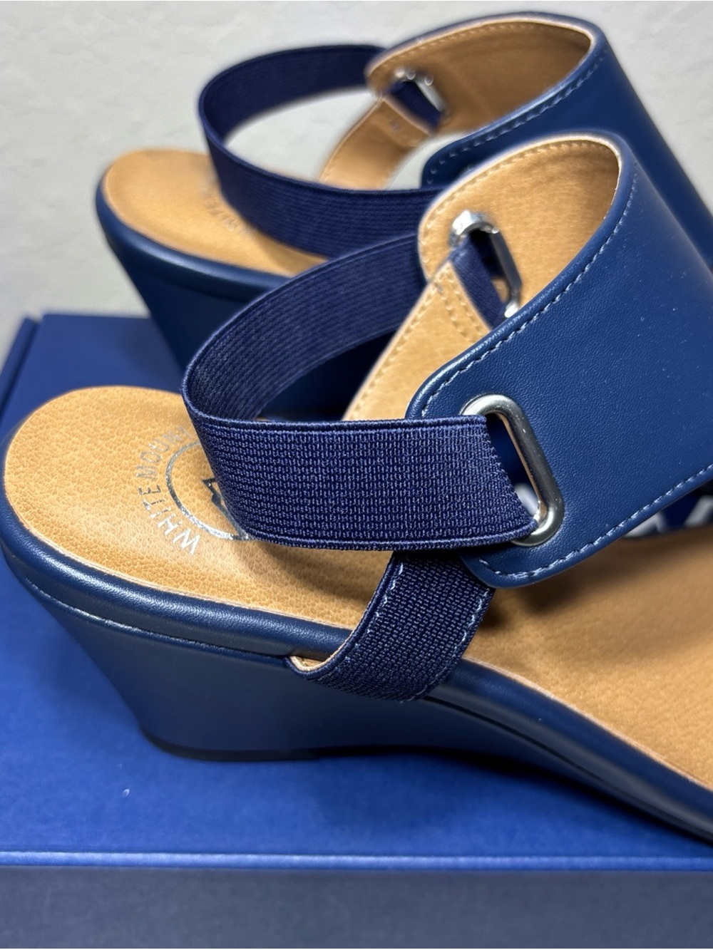 White Mountain All Dres Women
Wedge Sandals 8.5 M Navy Blue
Thong Comfort NIB - Picture 4 of 9